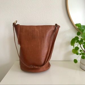 Madewell Lisbon O-Ring Bucket Bag in Leather